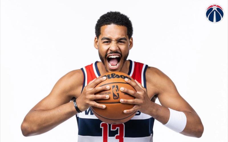 美媒晒普尔&卢尼22年和25年的定妆照：三年后两人重聚️！