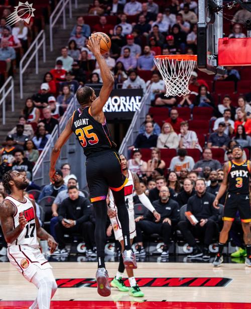 这就是硬解能力！火箭训练：KD&小贾撞墙式配合 前者干拔中投打进