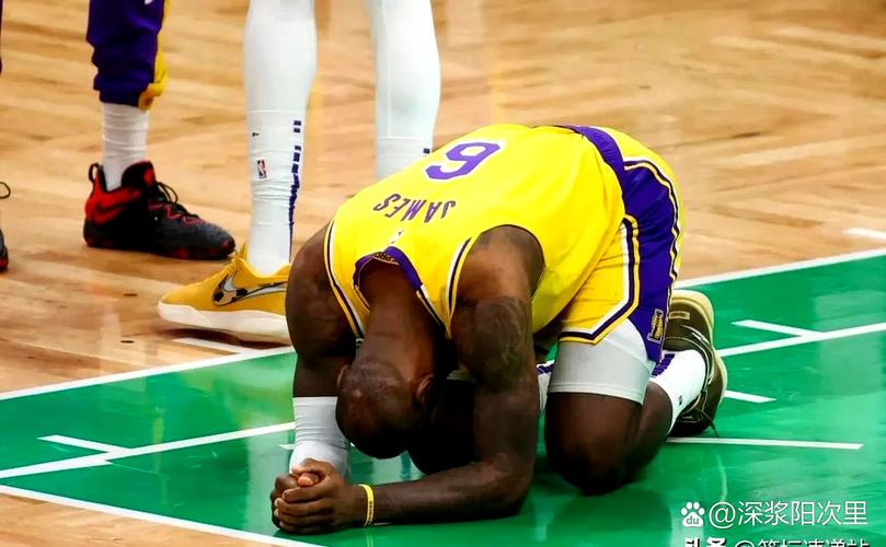 能量与努力！湖人晒训练照：艾顿&克内克特折返跑冲刺出现残影