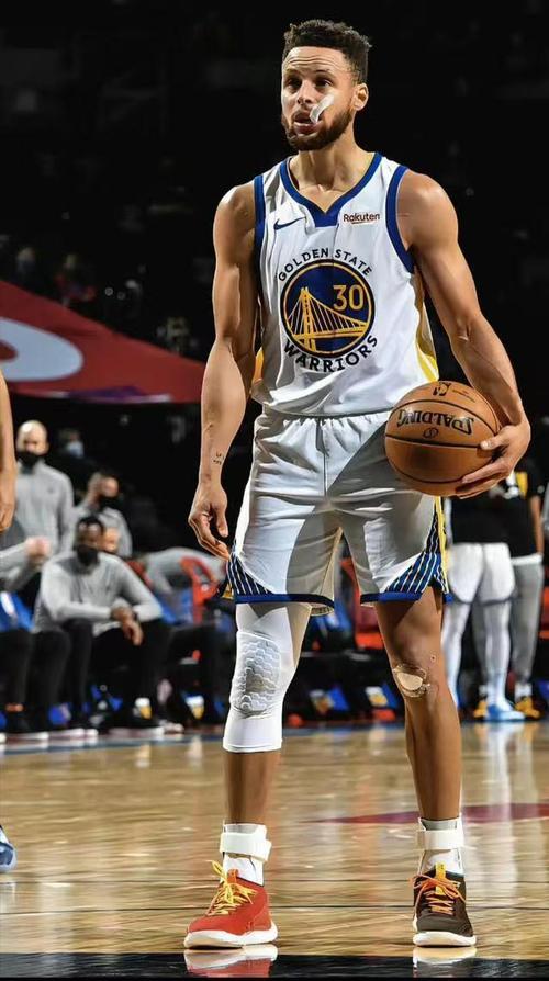 科尔:波姐更沉稳&投篮更自信 小库里没打对抗赛&先做高质量训练