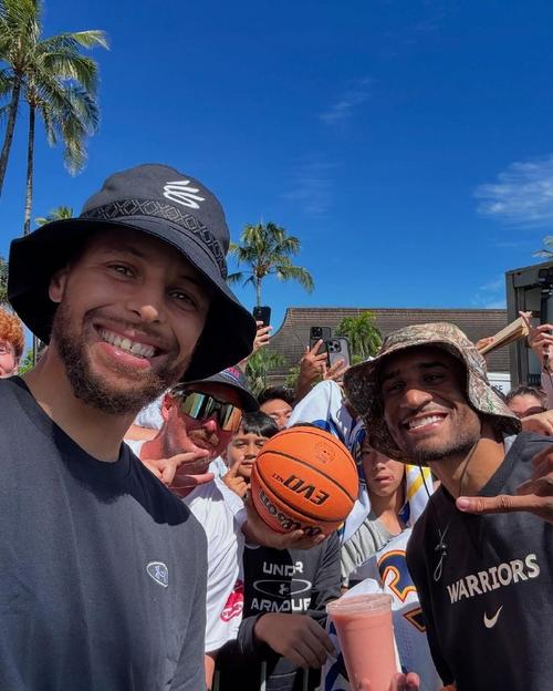 库里晒花絮!库里回顾球鞋广告拍摄现场 顺带为球鞋打Call