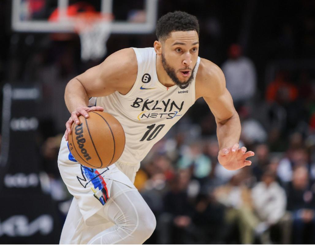 弗兰克：这是西蒙斯表现最好的比赛 为特尔和库杜斯的进球而高兴