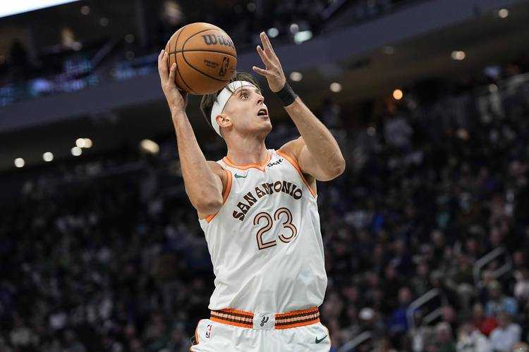 科林斯：保罗投篮准得离谱 他一如既往地扮演球场指挥官的角色