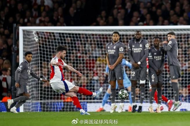 世一左！门德斯任意球世界波直挂死角，登场仅7分钟帮助巴黎领先