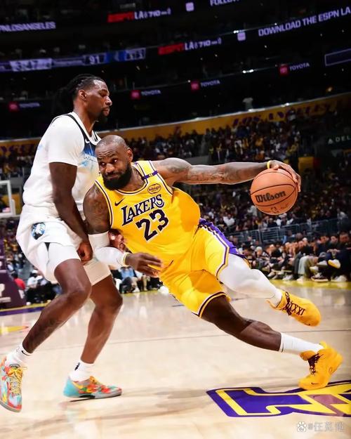 詹姆斯：如今的比赛拥有大量的节奏和空间 11后斯波也强调这两点