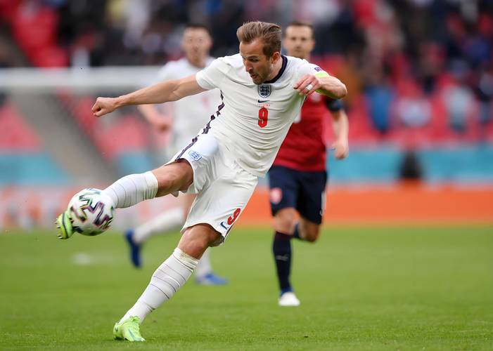 官方:凯恩获评德甲9月最佳球员,3场比赛贡献7球1助攻