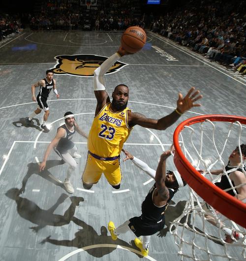 詹姆斯:新秀赛季我在骑士的角色很奇怪 当时打得不是赢球的篮球