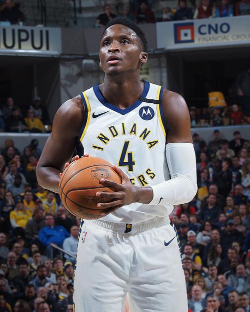 小卡:奥拉迪波的状态非常好 他能在快攻中空接&有三分有突破