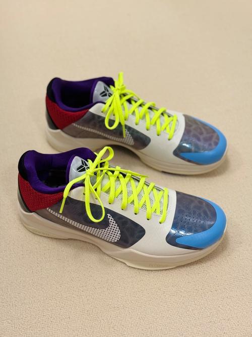 牌面拉满！杜克大学女篮官方晒出校队专属配色的Kobe 5 PE