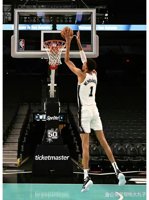 别猜了！文班亚马向记者确认：我光脚身高7尺4寸