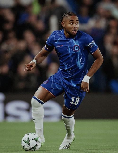 记者:恩昆库今日回归米兰合练,奇克仍单独训练