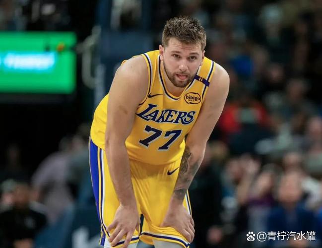 艾顿:我在场时在想东契奇什么时候会投丢 我希望他能得到50分的