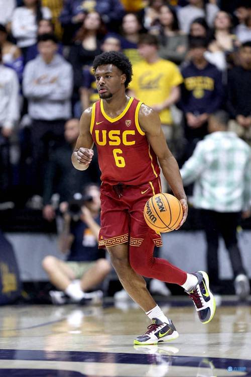 手感不佳表现全面！三球19中8&三分9中1拿17分7板13助 另有2断