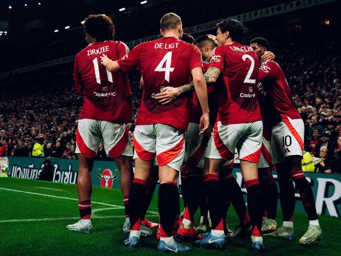 太阳报：曼联内部人士强调舍什科比霍伊伦更适合球队，对后者失望