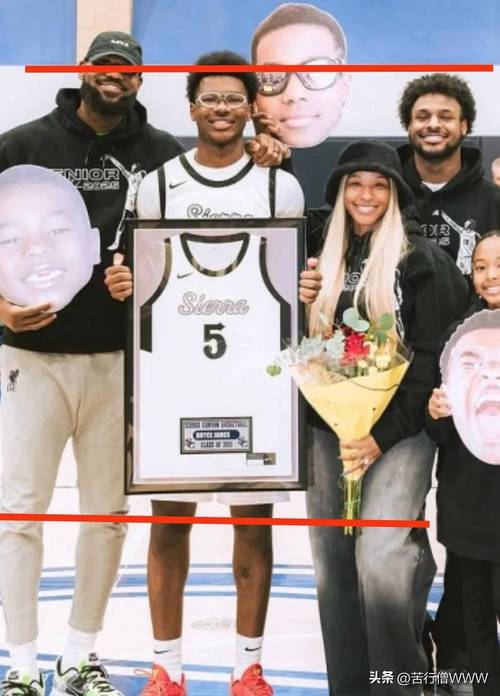 老詹转发！NBA官方晒詹姆斯&布朗尼空接对比：有其父必有其子