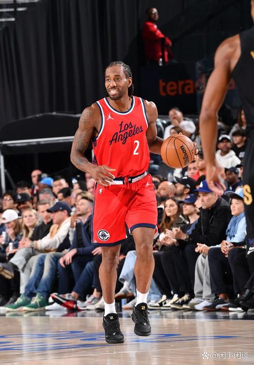 莱昂纳德是否会有更多球权？卢：比赛情况会决定谁来出手