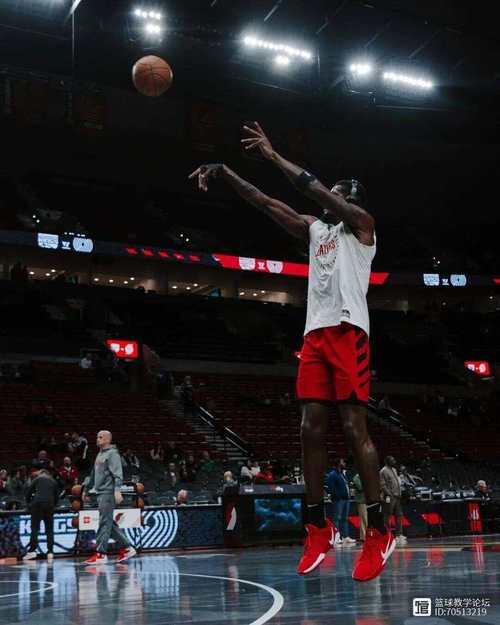 文班盖帽断层领先！场均4.7个是第2名两倍还多 总数接近第2名两倍