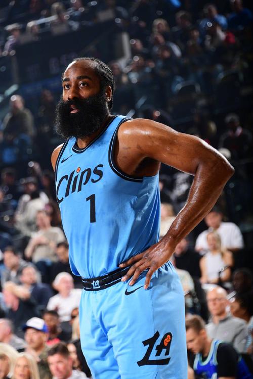 哈登近5场场均24.6分5.8板8.6助1.6抢断 三项命中率49/43/94%