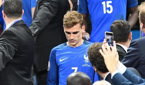 109场！超越埃弗拉，格列兹曼跻身法国球员欧冠出场榜第3位