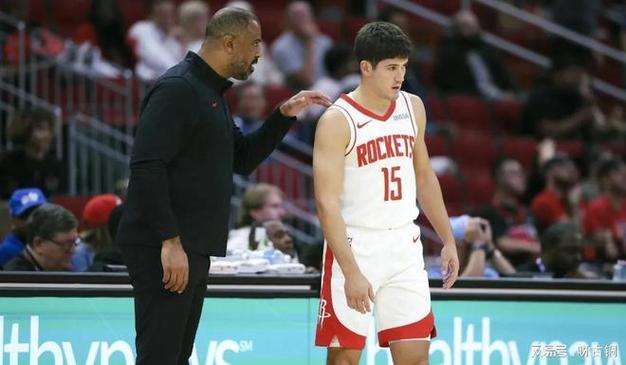 张佳玮：某种程度上阿门弗拉格地位接近 前锋身段技艺被拽去1号位