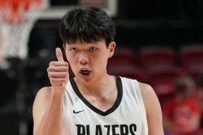 解说：杨瀚森翻译刘禹铖发言水平真的太高了 比他翻译水平更高