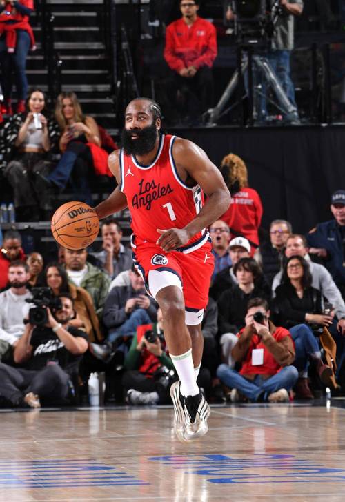 记者：开季哈登的进攻状态相当不错 但快船还没理清楚轮换