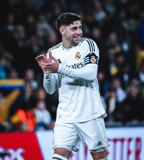 记者：巴尔韦德与红军比赛中感到右侧内收肌不适，明天将进行检查