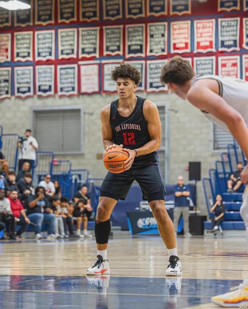 布泽尔现场观战俩儿子!状元候选卡梅隆12中3拿15分13板 凯登2分